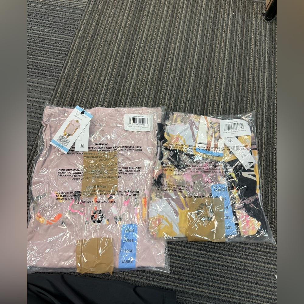 Calvin Klein Pink Graphic T-Shirt，tight leggings